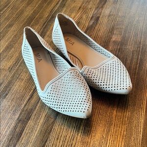 MIA Women's Perforated Cream Loafers